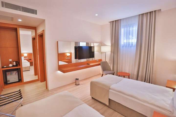 Room 7 of 29