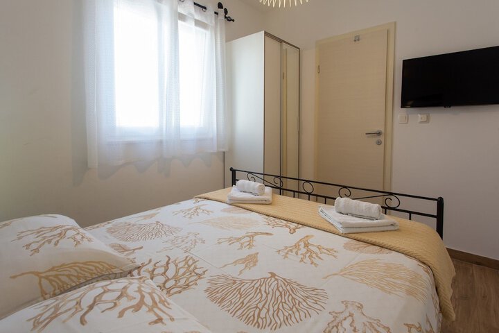Room 5 of 65