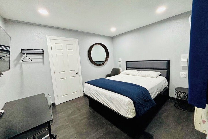 Room 26 of 42