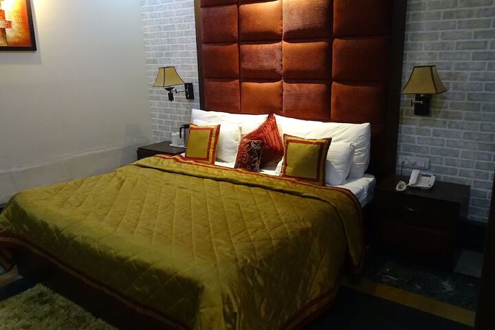 Room 3 of 14