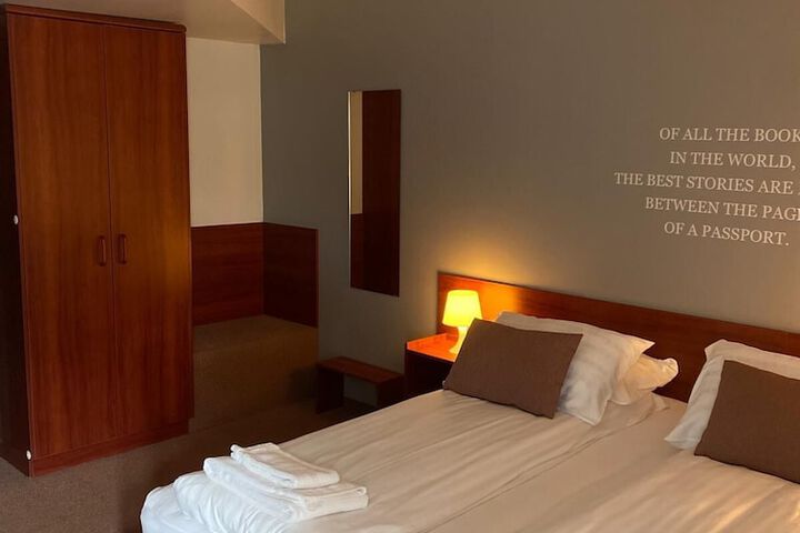 Room 3 of 44