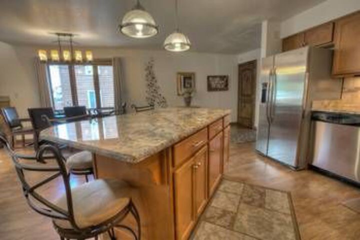 Ridge St. Lookout - Step Into the Heart of Breck!