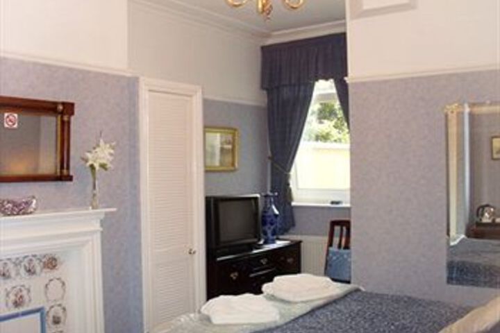 Room 8 of 13
