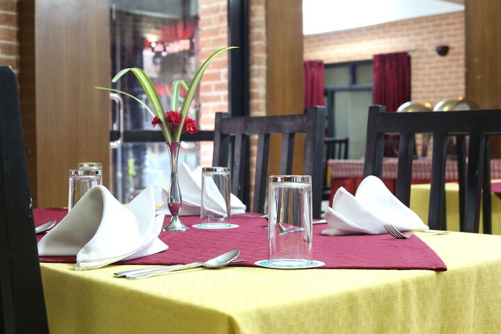 Dining 42 of 54