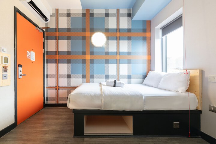 Room 18 of 46