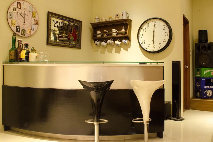 Lounge 30 of 39