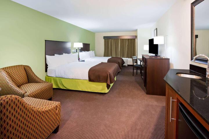 2 Queen Beds Executive Room (9 of 9)