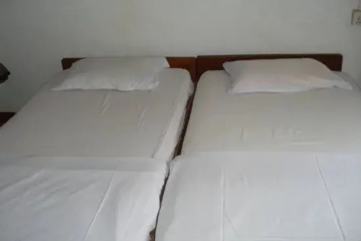 Room 5 of 13