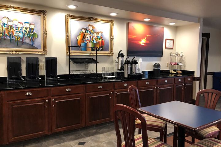 Breakfast/Coffee Service 30 of 32