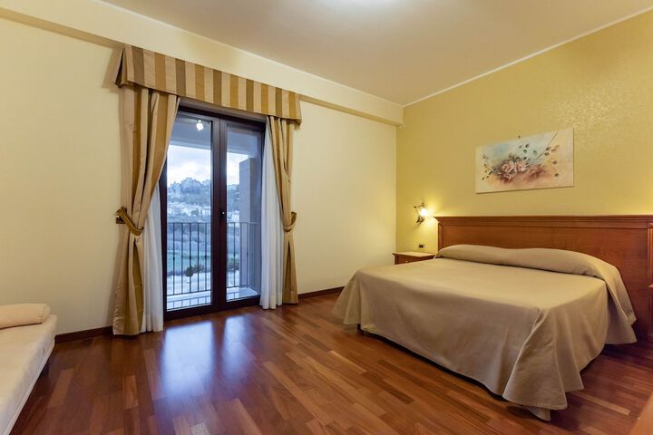 Room 15 of 121