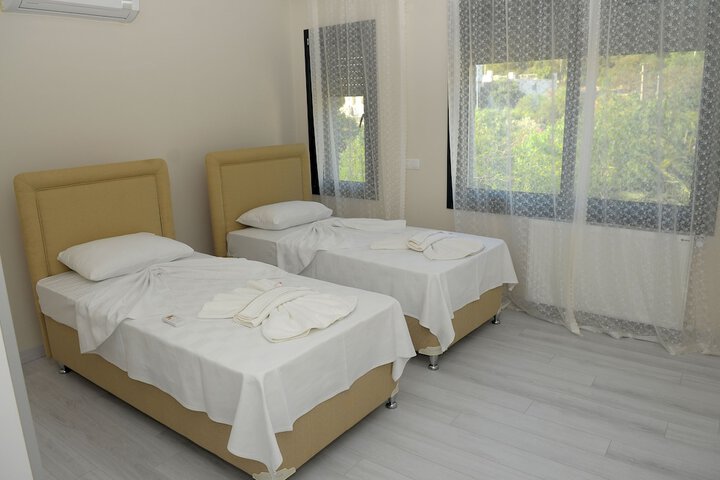 Room 3 of 44