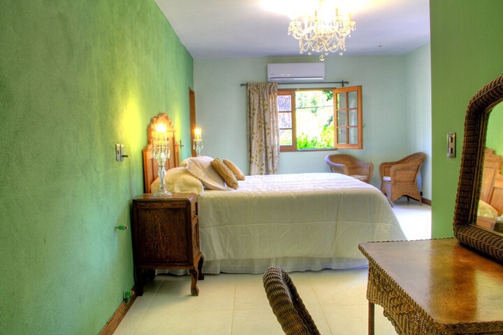 Room 46 of 118
