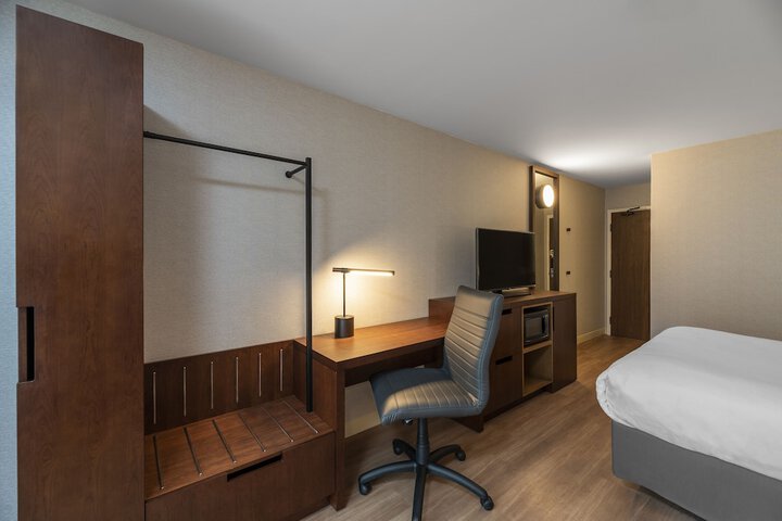 Room 2 of 53