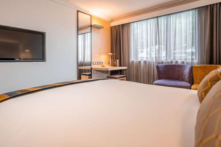 Room 16 of 42