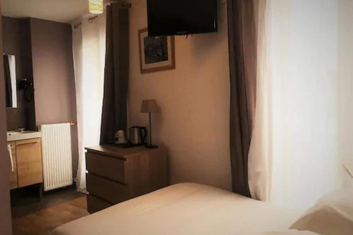 Room 15 of 49