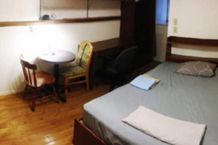 Room 16 of 33