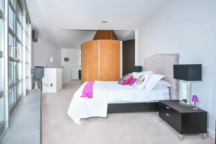Room 4 of 15