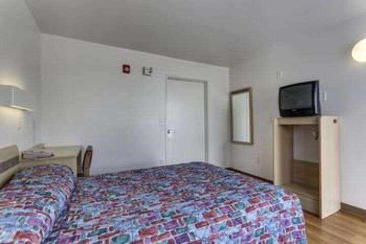 Room 6 of 24