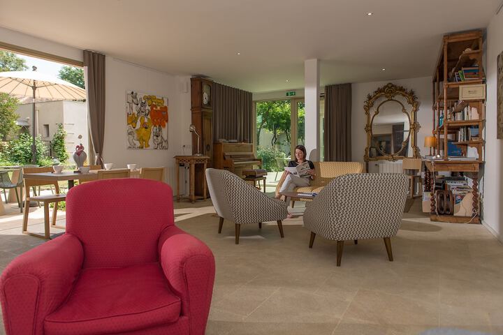 Entrance & Lobby