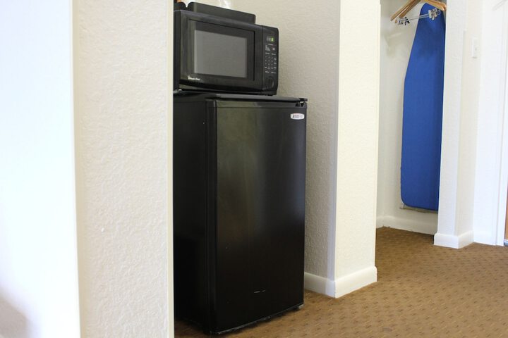 Mini-refrigerator