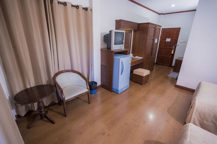 Room 9 of 36