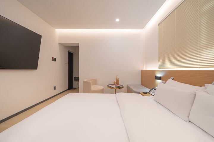 Room 8 of 116
