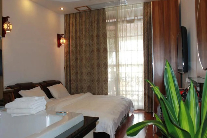 Room 3 of 9