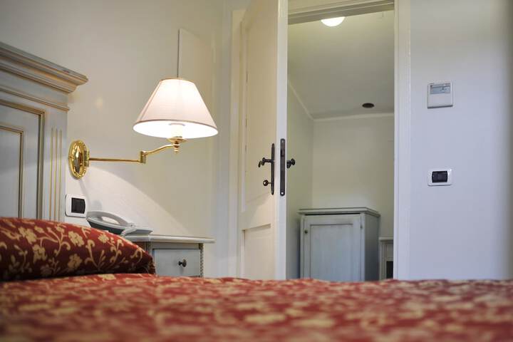 Room 2 of 121