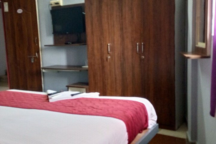 Room 9 of 28