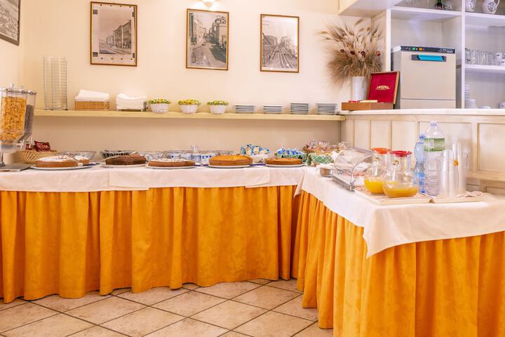 Breakfast/Coffee Service 16 of 32