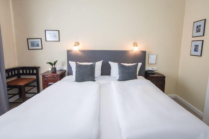 Room 10 of 72