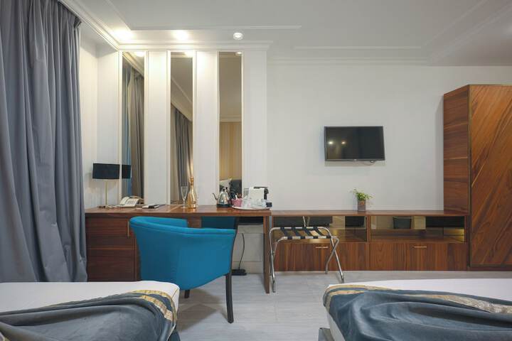 Room 51 of 108
