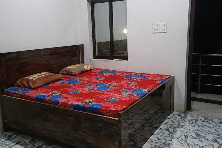 Room 8 of 20