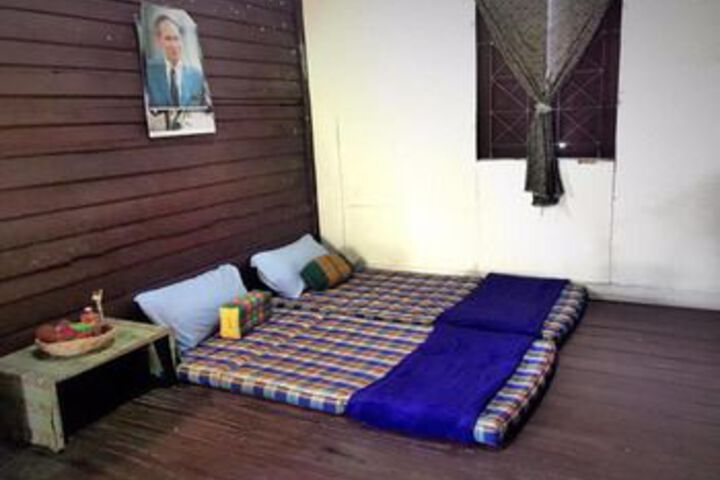 Room 13 of 28