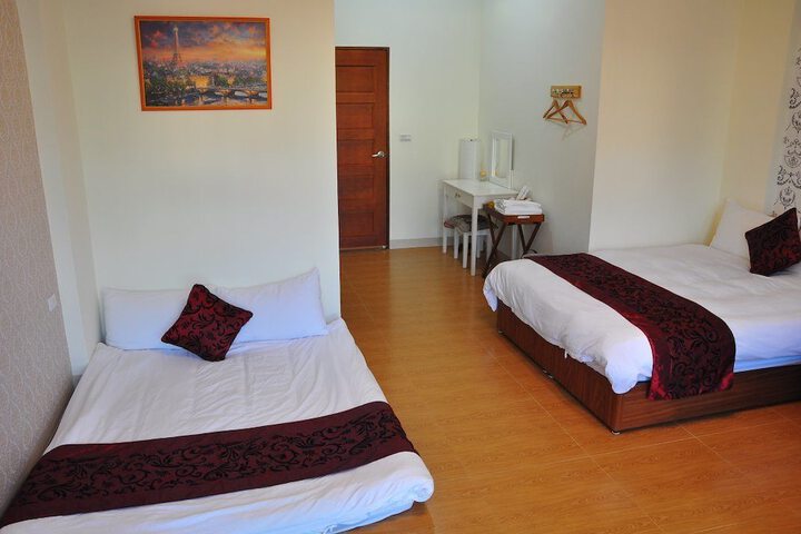 Room 4 of 13