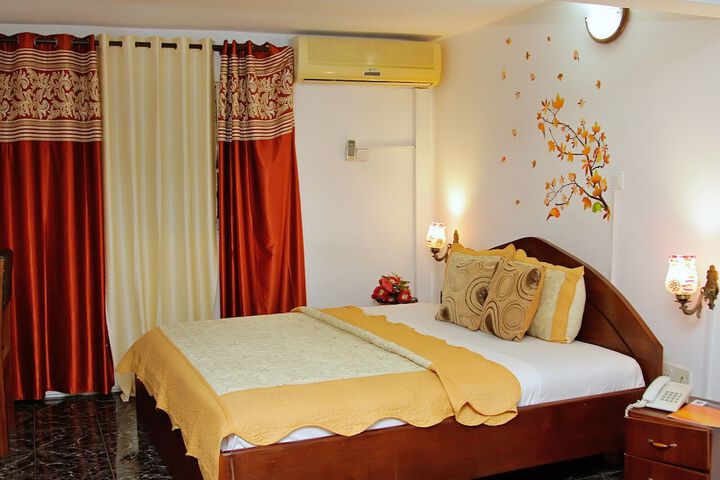 Room 15 of 33