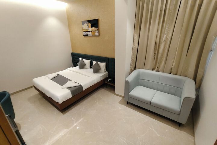 Room 8 of 34