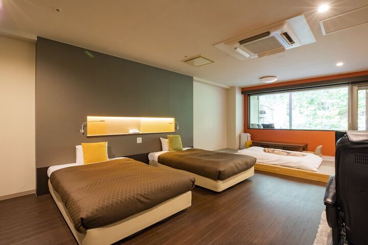 Room 46 of 240