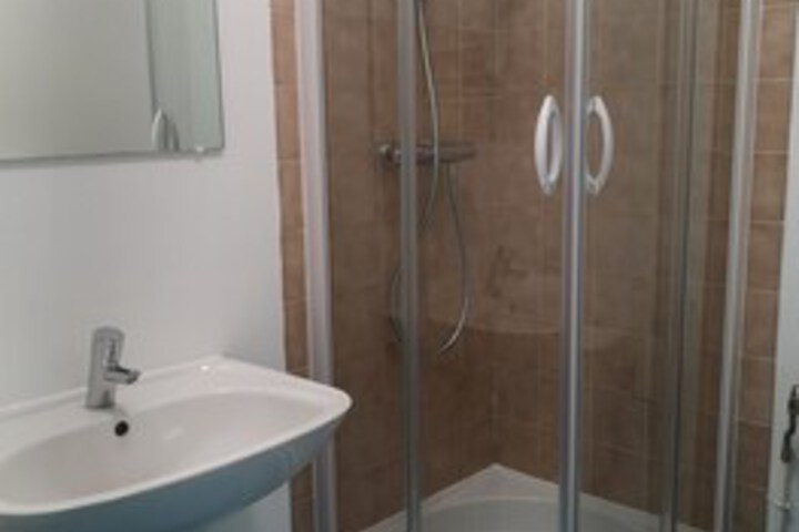 Room 52 of 135