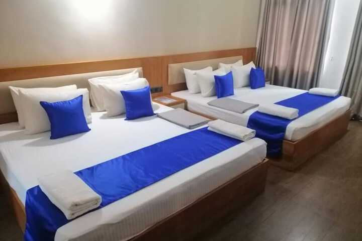 Room 4 of 28