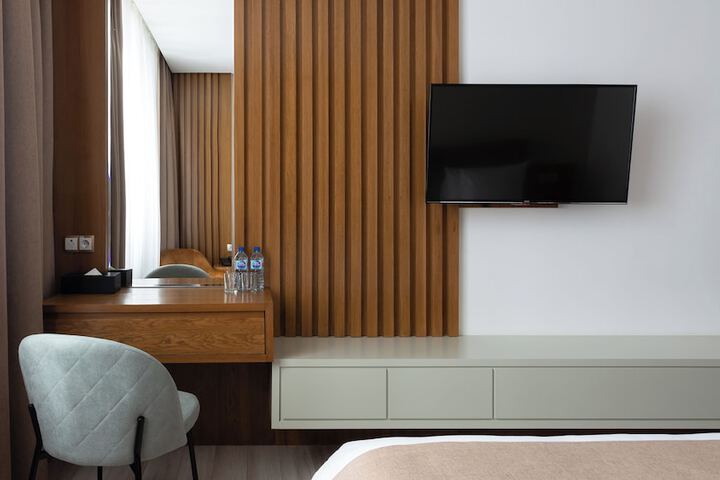Room 5 of 17