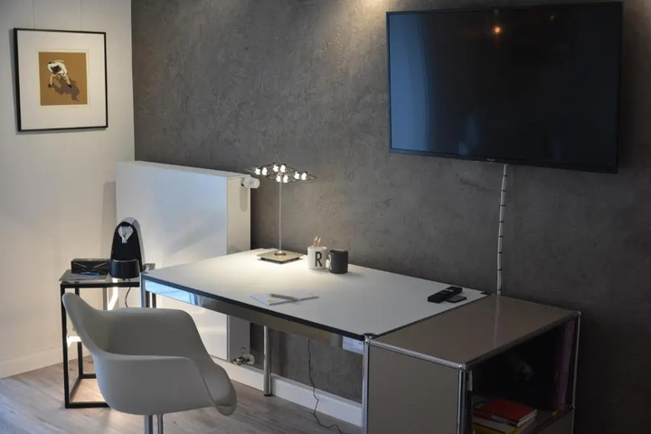 Room 6 of 10