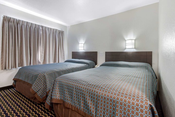 1 Queen Bed (2 of 13)