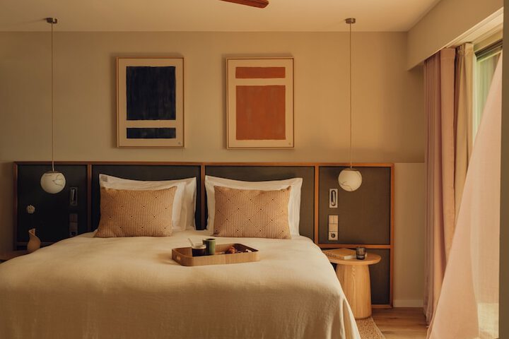 Room 18 of 74
