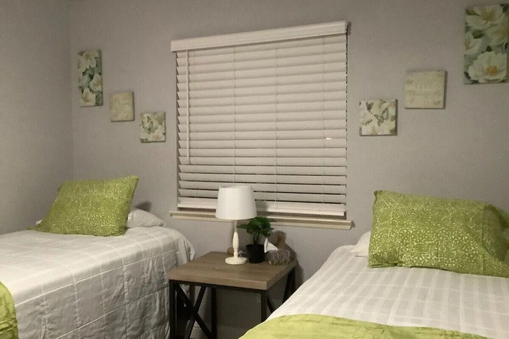 Room 5 of 16