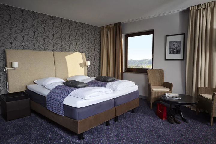 Room 4 of 27