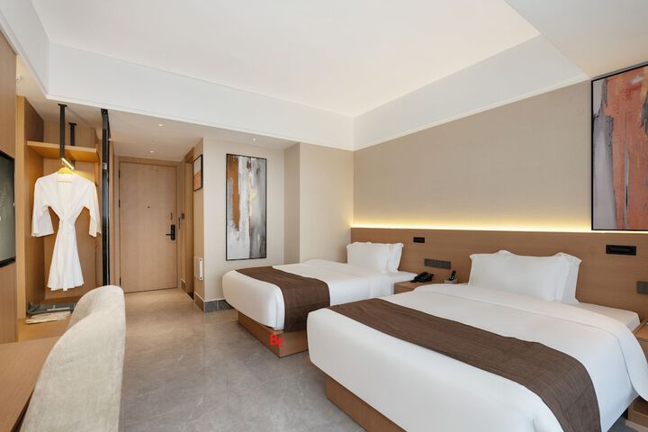 Room 15 of 46