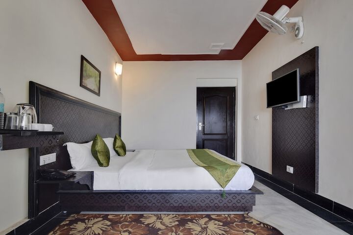 Room 8 of 36