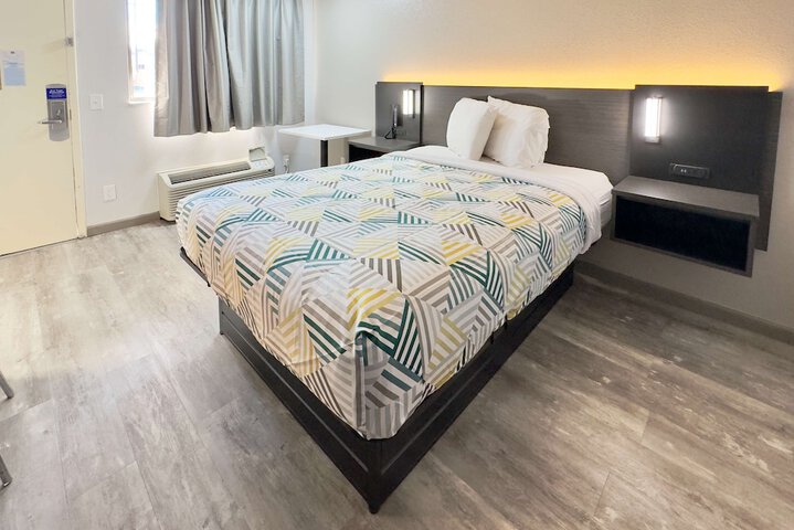 1 Queen Bed | Mobility Accessible Tub Micfridg (10 of 11)