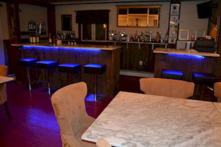 Lounge 25 of 51
